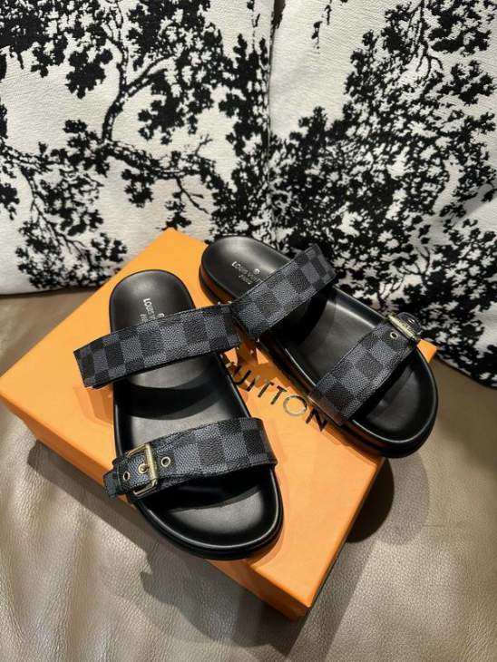 Picture of Louis Vuitton Slippers _SKULVsz35-46hnh03051212